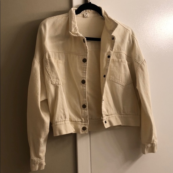 Jackets & Blazers - 💙2 for $50💙new cropped beige jean jacket